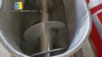Rosca alimentadora transportadora helicoidal inclinada com silo receptor em inox Maqinox