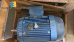 Motor el�trico WEG 8 polos 12,5 hp 873 rpm