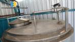 Tanque em inox isolado para 7.500 L com agitao