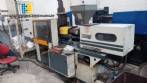Injetora para potes PS e tampas 80 toneladas Himaco com chiller Refrisat