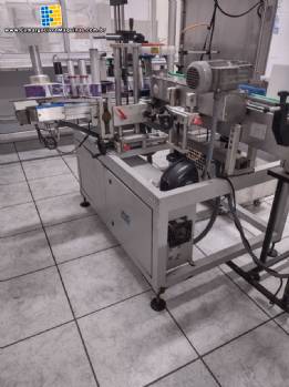 Rotuladora para frasco cilndrico auto adesivo P.E Latina Labelers