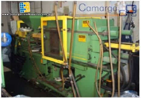 Injetora de pl�sticos Oriente