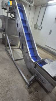 Esteira transportadora inclinada em a�o inox com talisca Inova Industrial