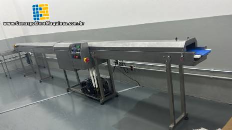 Cobrideira com t�nel de resfriamento de chocolate coberturas com decorador Aguia tech