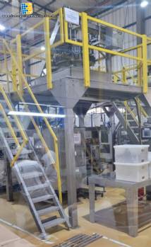 Embaladora vertical multi cabea Masipack 16 balanas Twin com esteira e plataforma