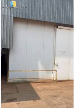 Câmara fria resfriamento com 300 m² Câmara fria resfriamento com 300 m²