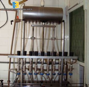 Envasadora linear com 10 bicos Envasadora linear com 10 bicos