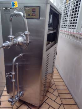 Produtora contínua de sorvete e açaí Bertollo 200 litros por hora Produtora contínua de sorvete e açaí Bertollo 200 litros por hora